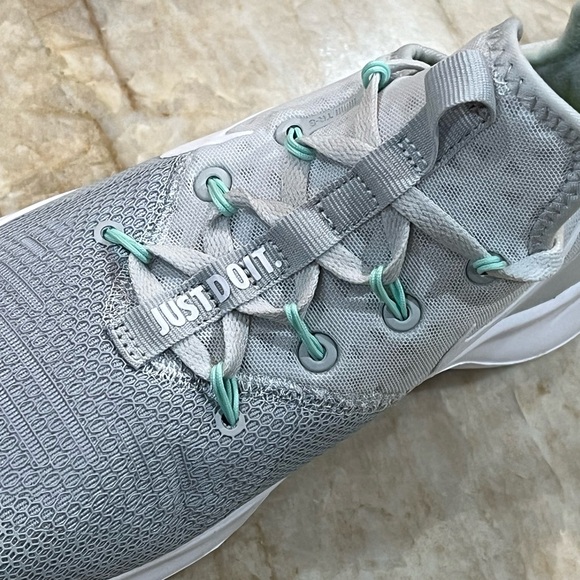 Nike Free TR 8 'Pure Platinum
Igloo' Women - Picture 4 of 10